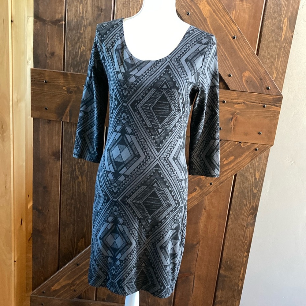 Billibong Dress Cotton Blend size Large in Excellent Condition Black & Grey